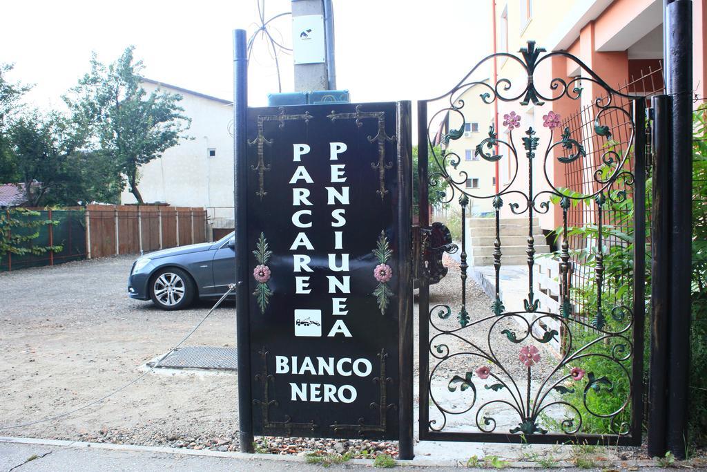 Pensiunea Bianco Nero Temešvár Exteriér fotografie