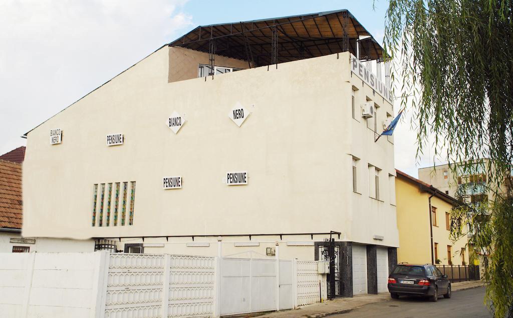 Pensiunea Bianco Nero Temešvár Exteriér fotografie